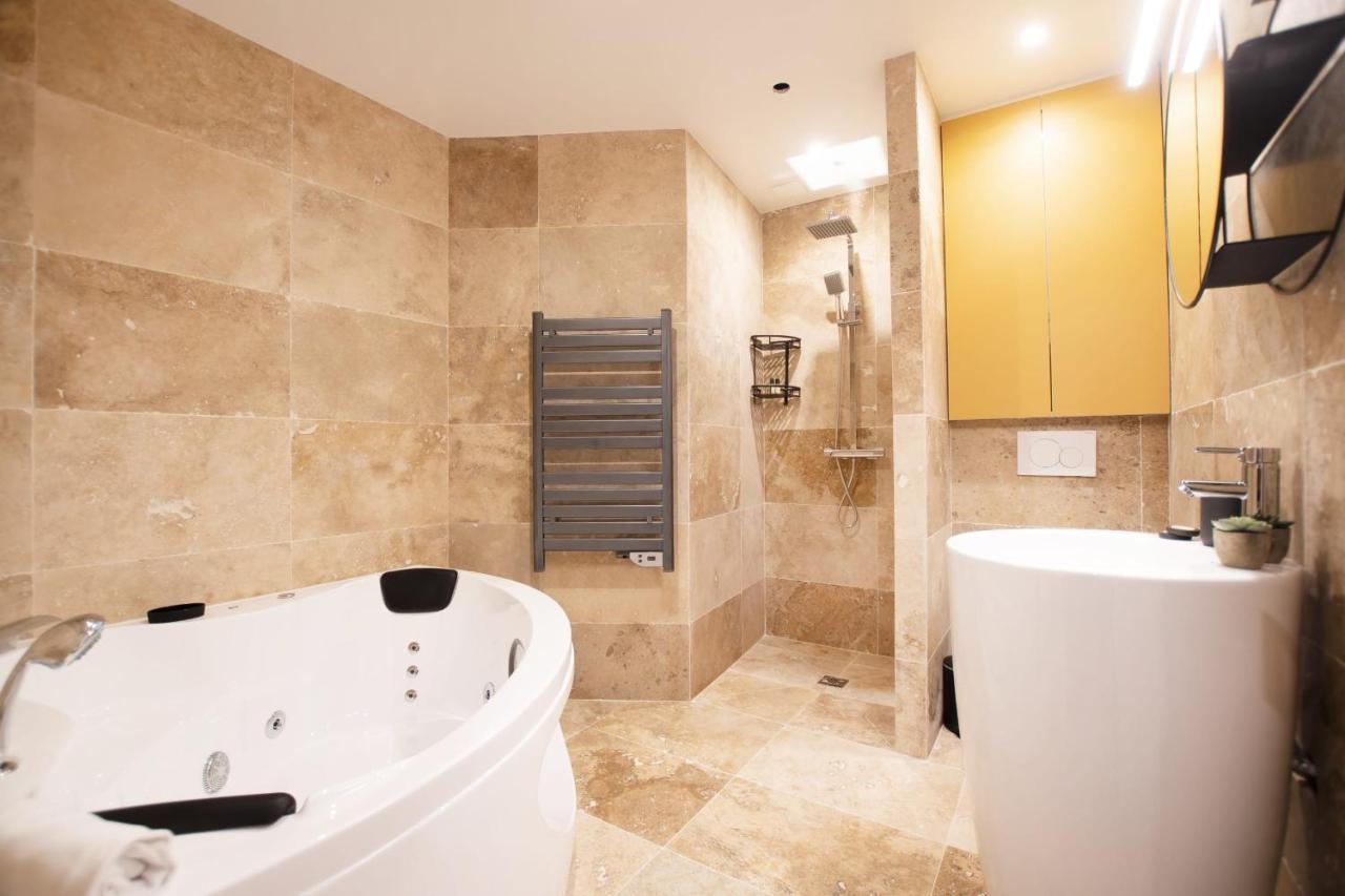 Guestready - Studio With Jacuzzi In The 10 Th Apartment Paris Ngoại thất bức ảnh